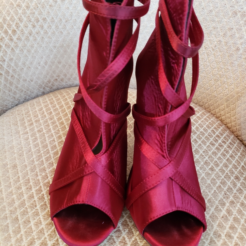 Shoes - Picture 6 of 7